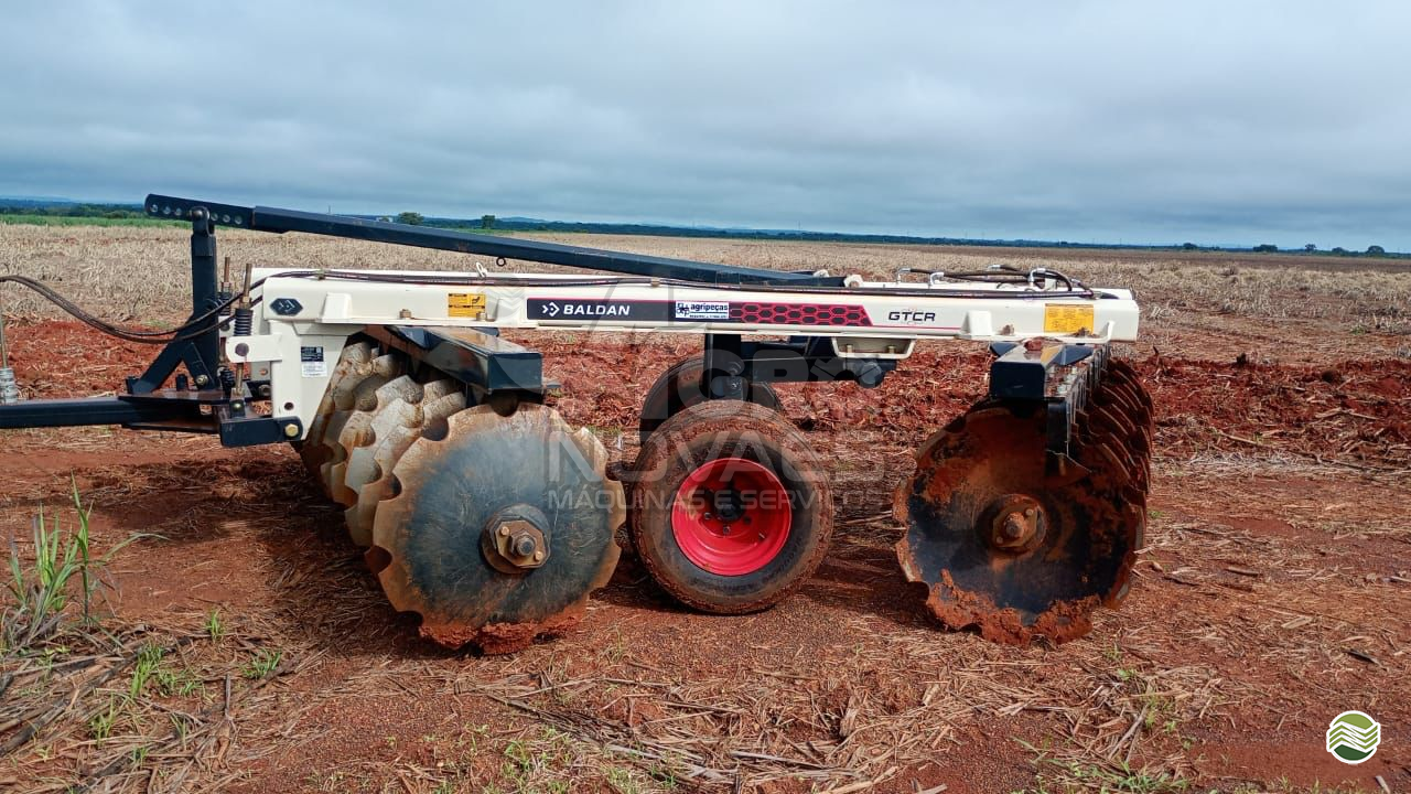 IMPLEMENTOS AGRICOLAS GRADE ARADORA ARADORA 18 DISCOS Agro Novaes Máquinas Agrícolas FERNANDOPOLIS SÃO PAULO SP